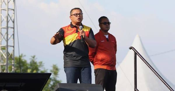 Selangor Caretaker Mb Promises Public Holiday On August If Ph Bn Win