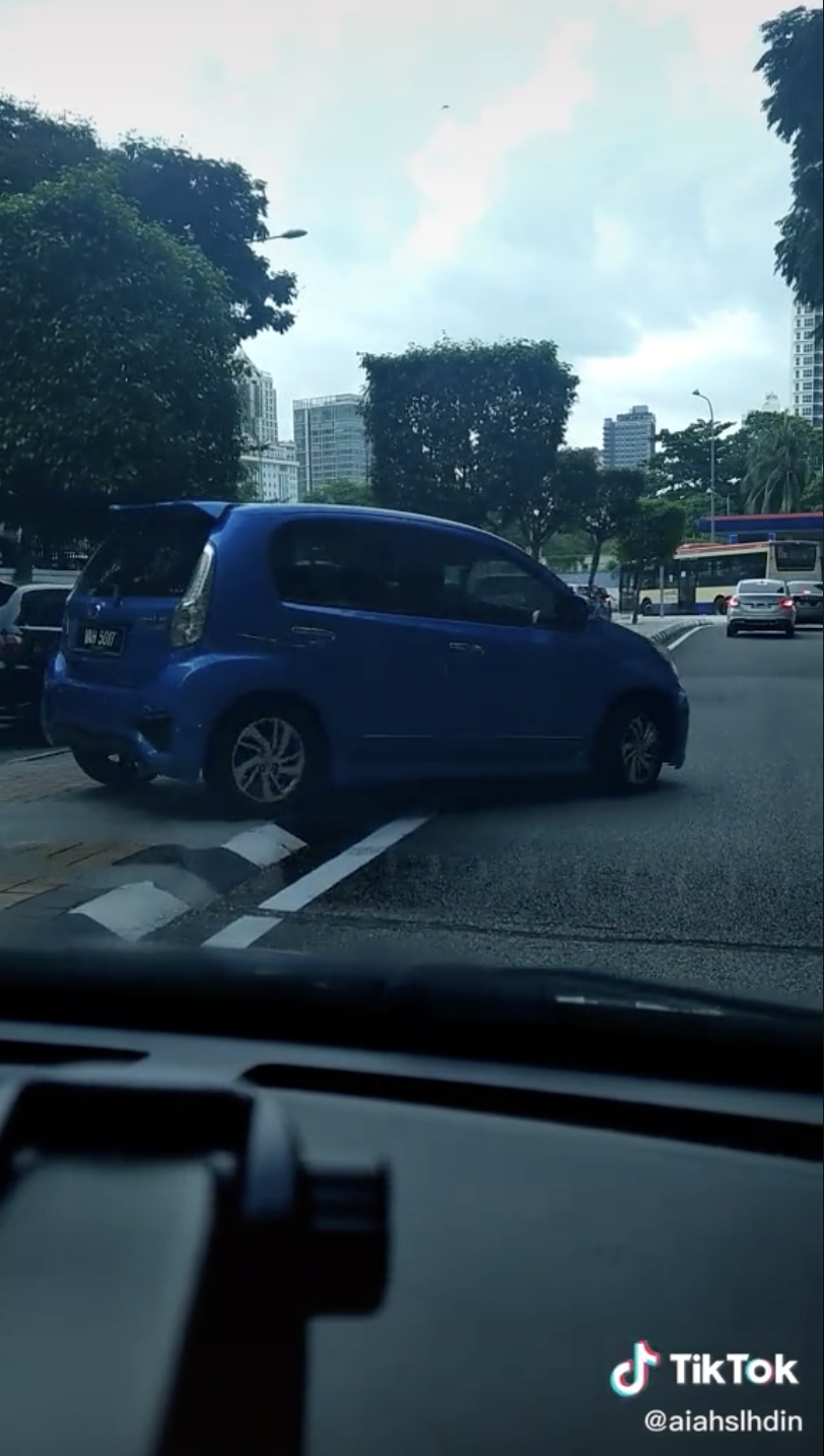 Video King Buat Hal Lagi Aksi Pemandu Myvi Elak Trafik Sesak Ini