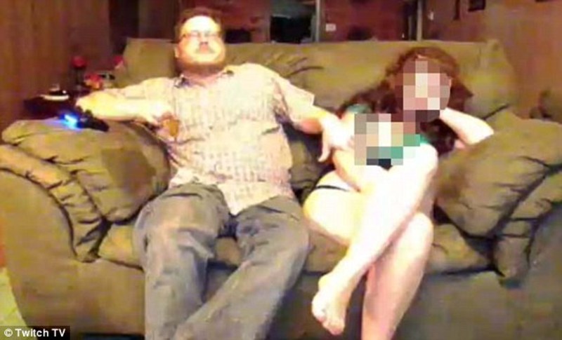 This Husband Exposed His Passed Out Wifes Naked Body LIVE Through His PS4