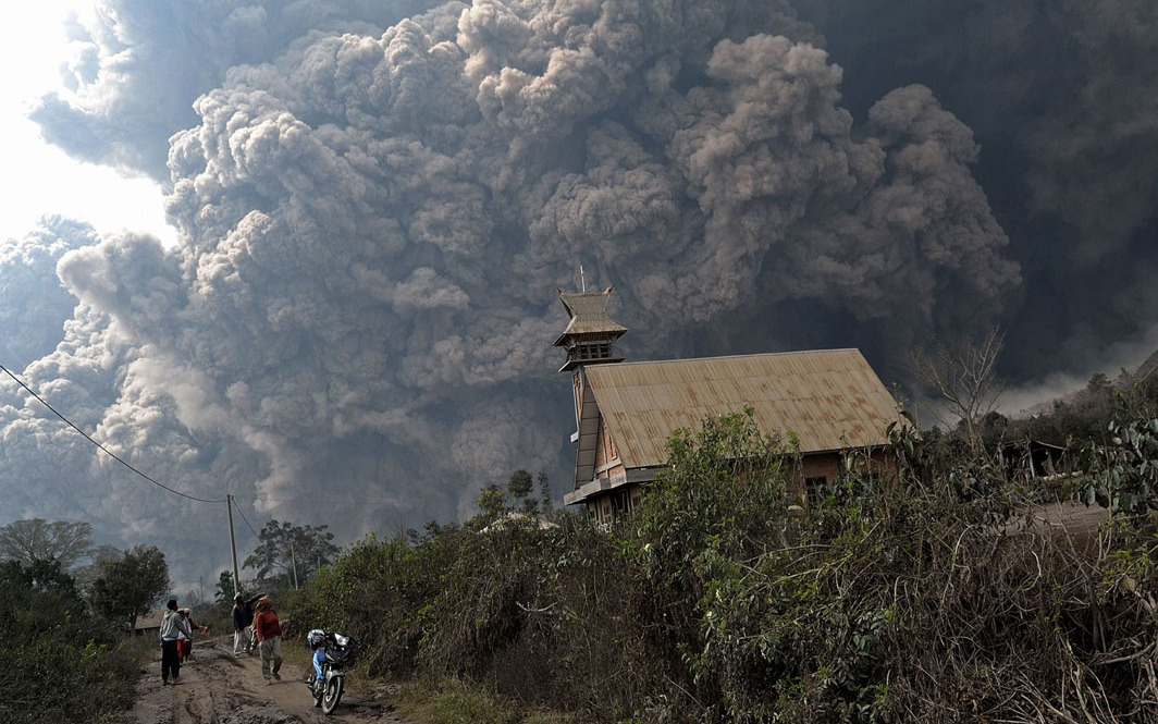 [SHARE] Volcanic Ash From Sumatra Expected To Reach Malaysia