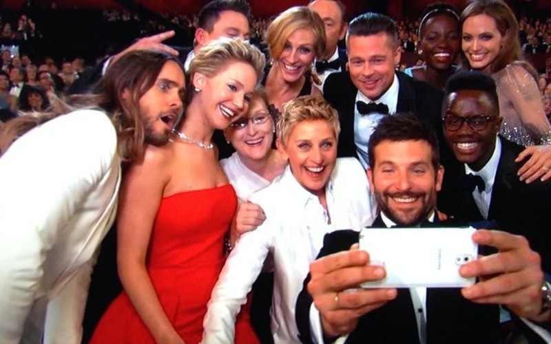 Oscars 2014 Ellen Degeneres Flaunts Samsung But Caught Using Iphone Backstage