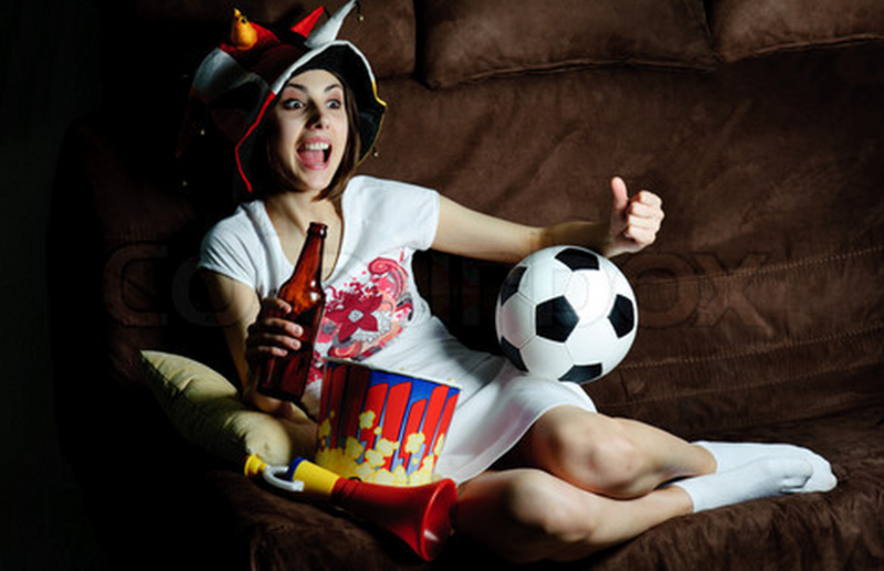 8 Things Every Guy Wants Their Girl To Know About Football