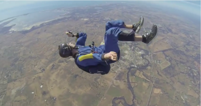 22 Year Old Has Seizure 9 000 Feet Above Ground Watch How A Skydiver