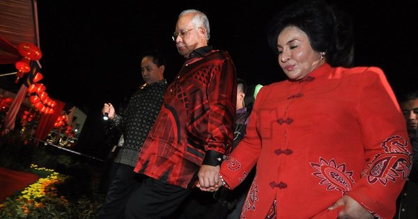 Rosmah And Najib Take Turns Feeling Sorry For Each Other To Deal With Social Media Slander