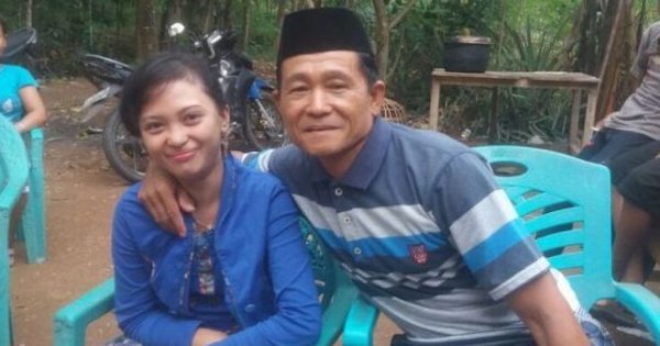 Atuk 9 Cucu Nikahi Gadis 18 Tahun, Cinta Berputik Kerana