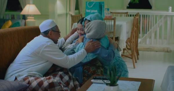 [VIDEO] Makcik Bawang And Minah Selfish? You Gotta Watch Watsons' Raya Ad.