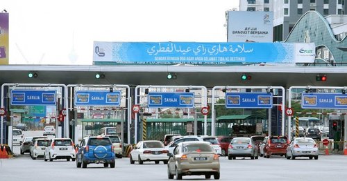 Najib Thinks Only LGBTs, Ghosts, And Drunk People Are Awake 