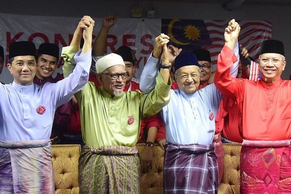 Bentuk Kerajaan Baru? 139 Ahli Parlimen Sokong Dr M, Najib Nafi 