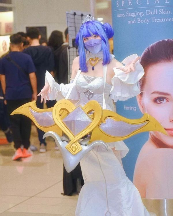 Ellemonade as Crystal Rose Sona from 'League of Legends'