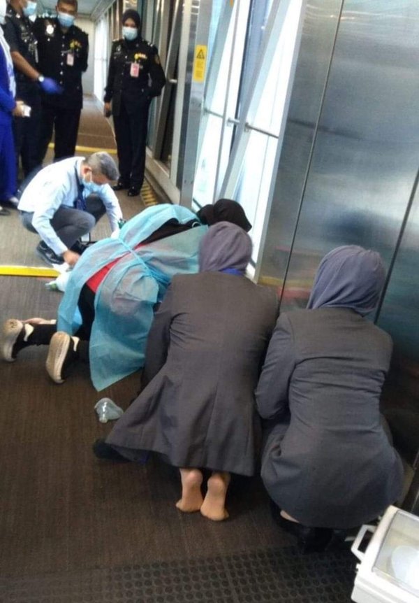 The flight crew and medical team members attempted to revive the woman.