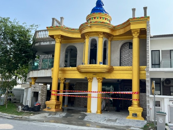 Kerja pengubahsuaian tanpa kelulusan di rumah berkenaan di Taman Surian, Mantin, Seremban telah dihentikan pihak MBS hari ini.