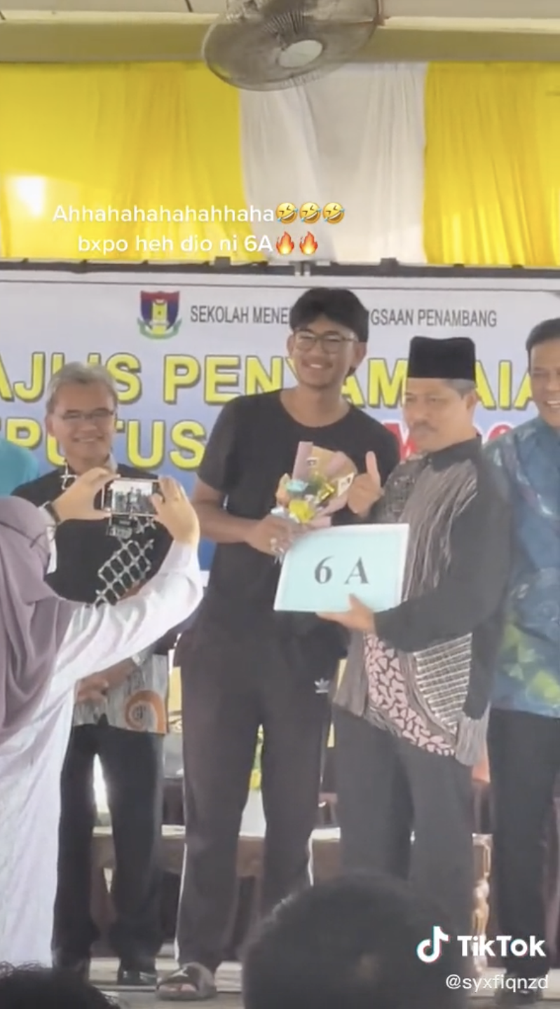 [VIDEO] Terkejut Dapat 6A Dalam SPM, Reaksi Kelam Kabut Pelajar Lelaki