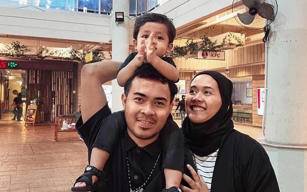 Jefri and his family.