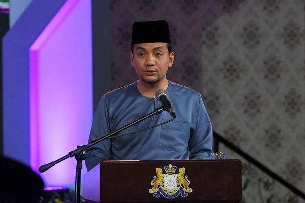 Johor Menteri Besar Datuk Onn Hafiz Ghazi.