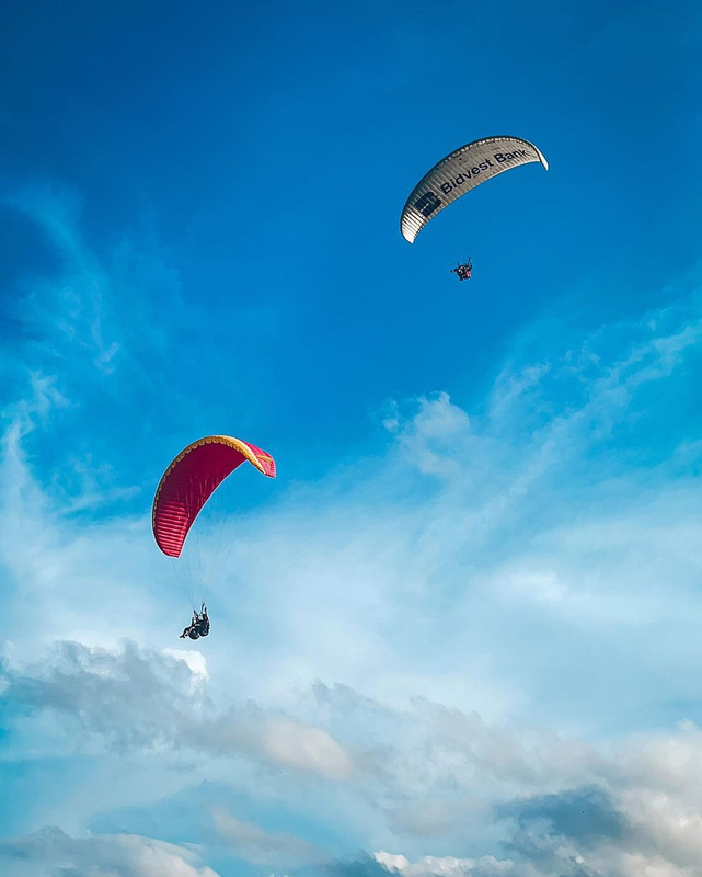 Volons haut dans le ciel, voici les 5 meilleurs endroits pour faire du parapente en Malaisie