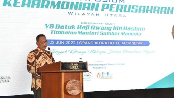 Deputy Minister of Human Resources Datuk Awang Hashim.