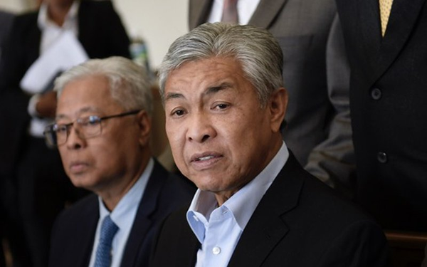 Prime Minister Ismail Sabri Yaakob (left) and UMNO president Datuk Seri Dr Ahmad Zahid Hamidi.