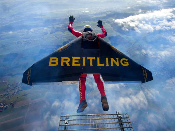  VIRAL VIDEO This Jetman Flies Faster Than Jetplanes