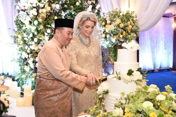 Tengku Mahkota Kelantan Dr Tengku Muhammad Faiz Petra and Che Puan Sofie Louise Johansson.