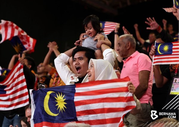 The Malaysian contingent and fans cheering at the National Exhibition Centre in Birmingham, UK on Wednesday, 3 August.