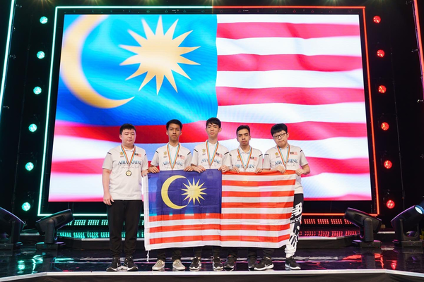 Team Atlantis, the Malaysian men's team, won the gold medal in the grand finals of the DOTA 2 tournament at the Commonwealth Esports Championship.