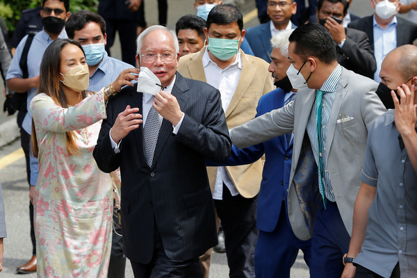 Najib Razak with his daughter and others seen outside the Federal Court in Putrajaya today, 23 August.