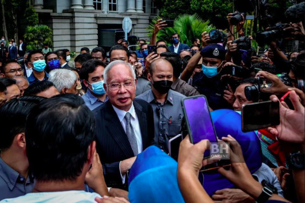 Najib Razak bertemu penyokong pada rayuan akhir untuk mengetepikan sabitan dan hukuman penjara.