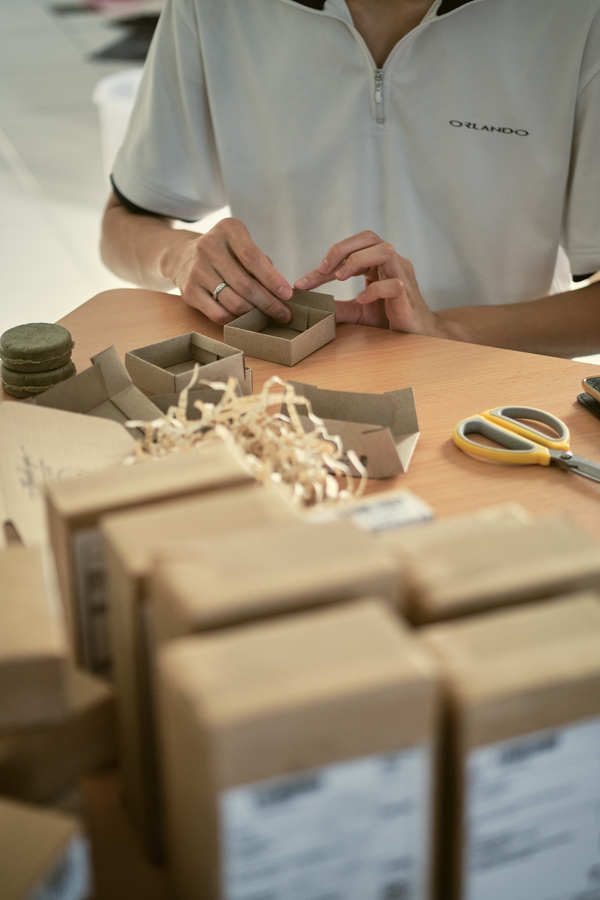 Their wedding door gifts packaged using boxes and recyclable paper.