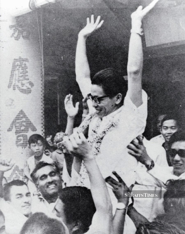 Lim Kit Siang at the DAP headquarters after his release from ISA detention in October 1970.