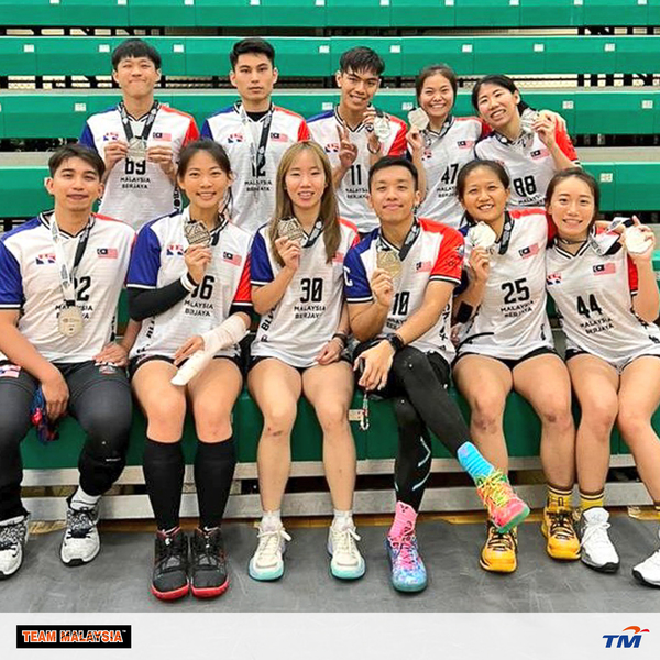 Malaysia's mixed team after snagging silver.