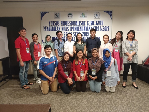 Dr Anthony with his students at Shangri-La Hotel, Kota Kinabalu in 2019.