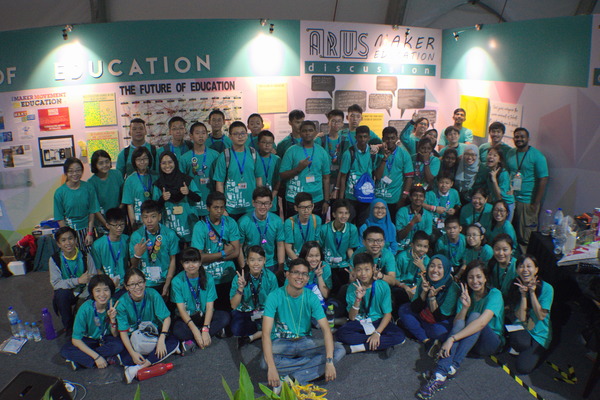 A group photo of the students and teachers at Arus Academy.