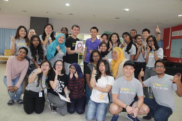 Lim pictured with members of the Psychology Malaysia community after giving a talk on suicide intervention and self-care.