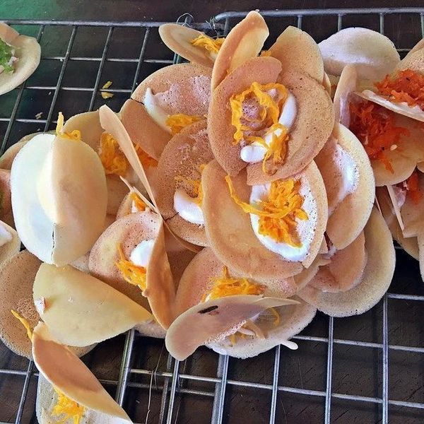 Khanom Bueang, also known as Thai crepes or crispy pancakes.