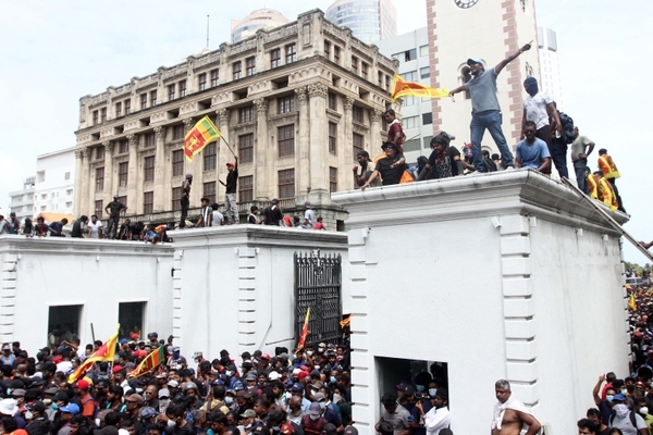 Sri Lankan protestors storming the presidential compound of former president Gotabaya Rajapaksa to demand his resignation.