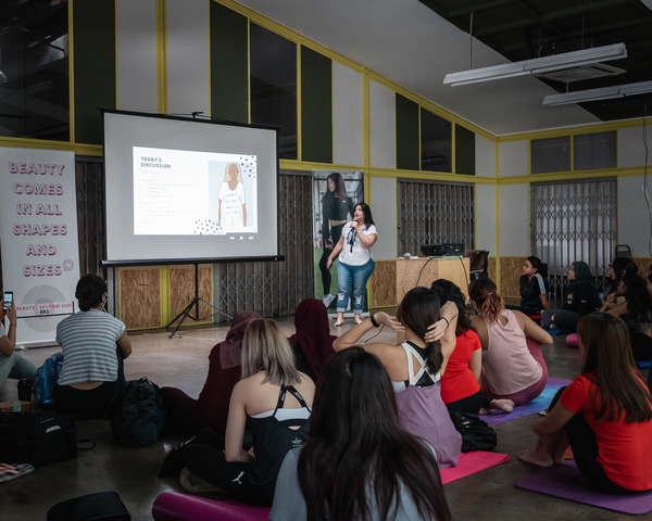 Jasmine speaking at the Beauty Beyond Size event in 2018.