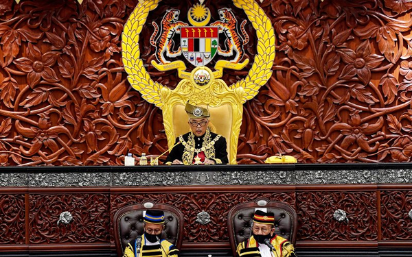 Yang di-Pertuan Agong, Al-Sultan Abdullah Ri'ayatuddin Al-Mustafa Billah Shah, di Dewan Rakyat.