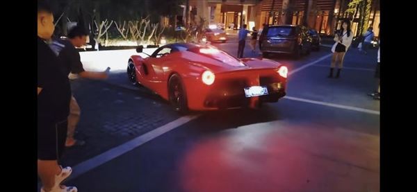 President Ji Meng's LaFerrari getting stuck on a platform.