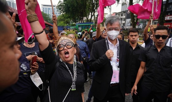 Tian Chua hadir sebagai calon bebas bersama-sama Siti Kasim.