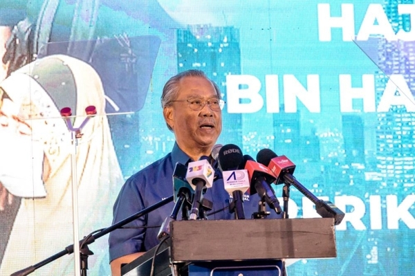 PN chairman Muhyiddin Yaasin giving a speech at a ceremony in Shah Alam.