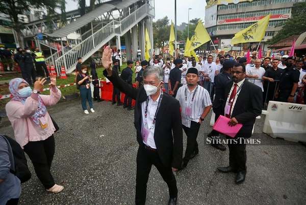 Apologies from Tian Chua to Anwar Ibrahim after contesting Batu seat as an independent.