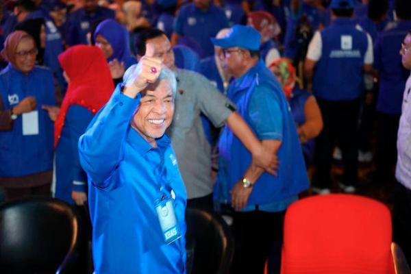 Datuk Seri Dr Ahmad Zahid Hamidi at the 'Budi Disanjung' programme on 8 November.