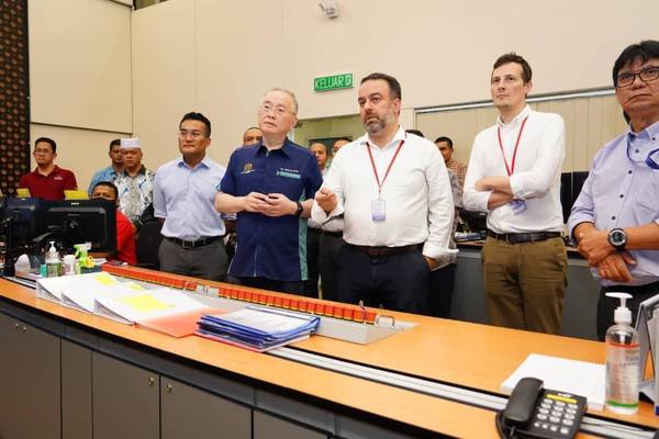 Datuk Seri Dr Wee Ka Siong (second from left) and Prasarana group CEO and president Azharuddin Mat Sah (far left) in a meeting with experts from Rapid KL, Turkiye, and Canada to address the LRT train disruptions.