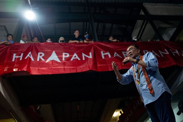 Anwar at the campaign event in Kalabakan, Sabah.