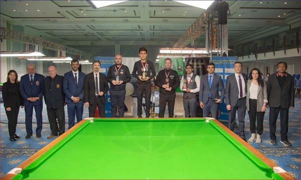 Lim (centre) standing in first place at the winner's podium beside runner-up Amir Sarkhosh from Iran (left of Lim), and second runner-up Robin Hull (right of Lim) from Finland.