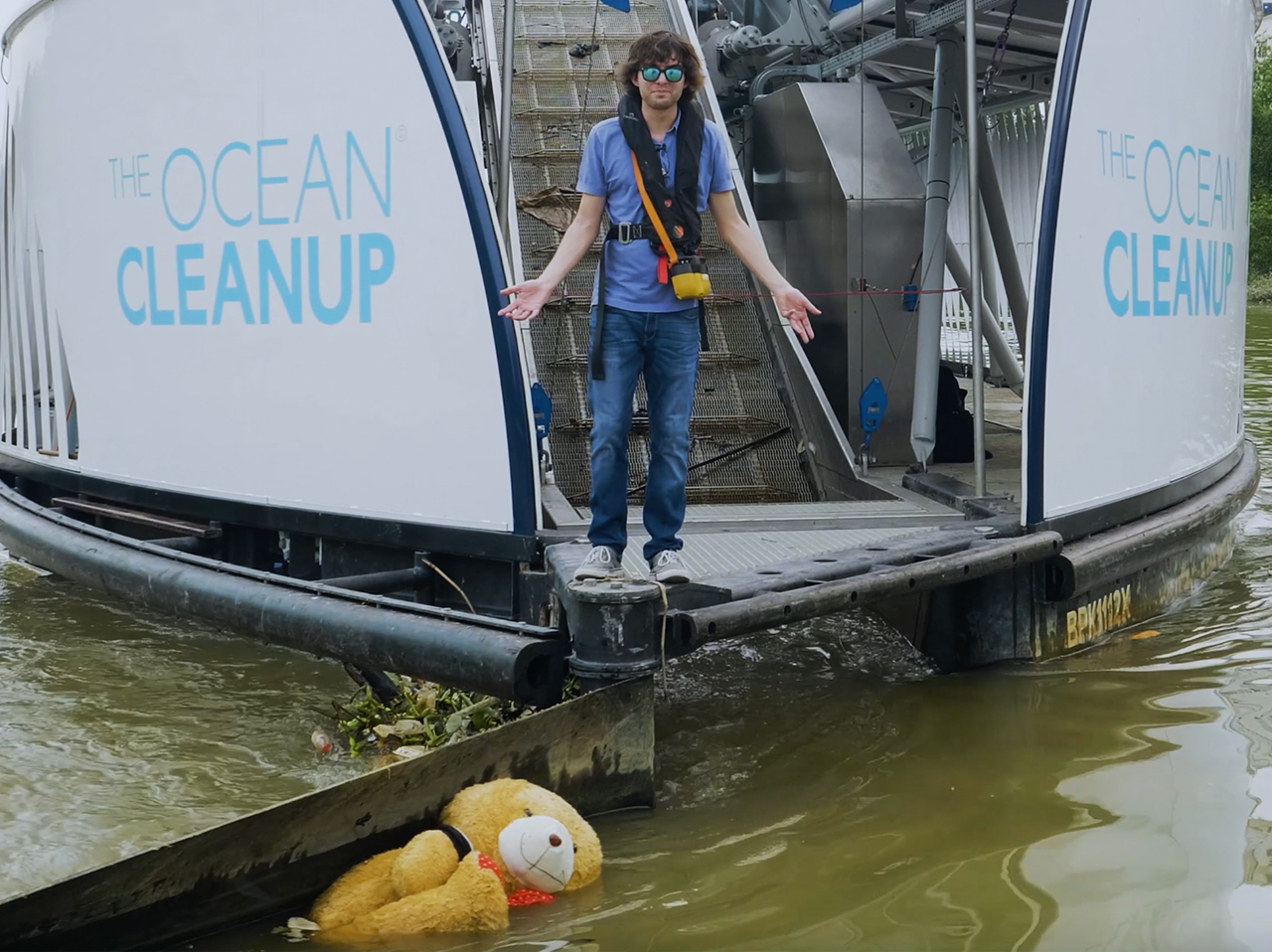 L’équipe découvre A "Ours" Tout en retirant 1 million de kg de déchets de la rivière Klang