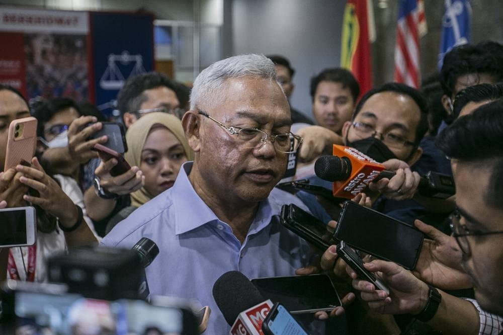 #GE15: Noh Omar démissionne en tant que chef de Selangor UMNO et exhorte Zahid à démissionner également