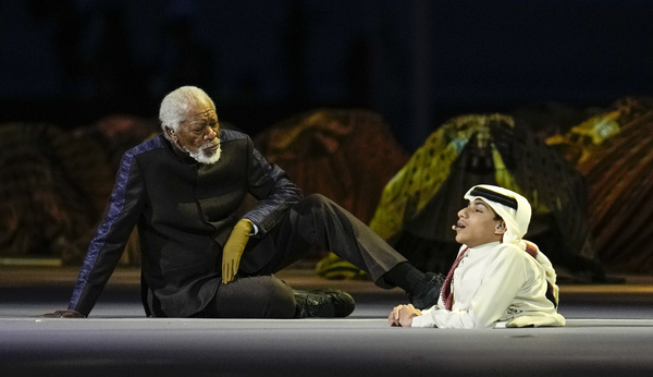 Kiri, Morgan Freeman dan Ghanim Al Muftah.