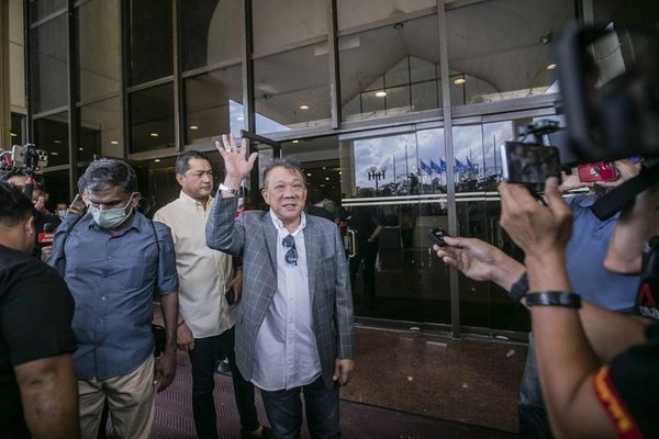 Bung Moktar leaving the World Trade Center (WTC) Kuala Lumpur building on Sunday, 20 November.