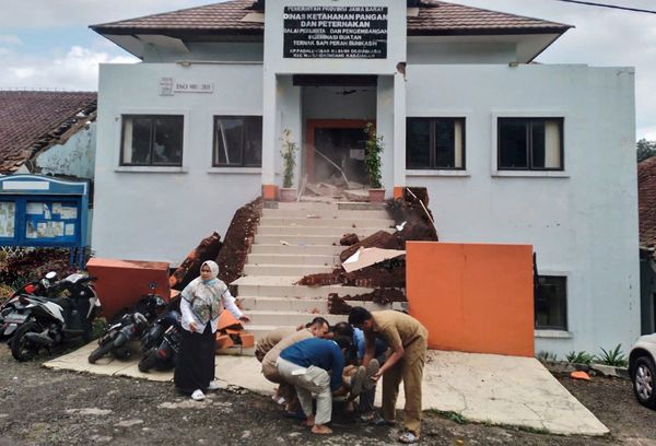 Municipality officers evacuate their injured colleague following an earthquake in Cianjur, West Java, Indonesia.